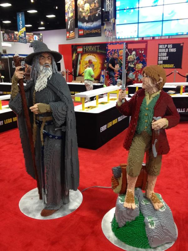 jaimedaez's tweet photo. Who's better looking in Lego, Gandalf or Bilbo? http://t.co/iI8Z3r0q