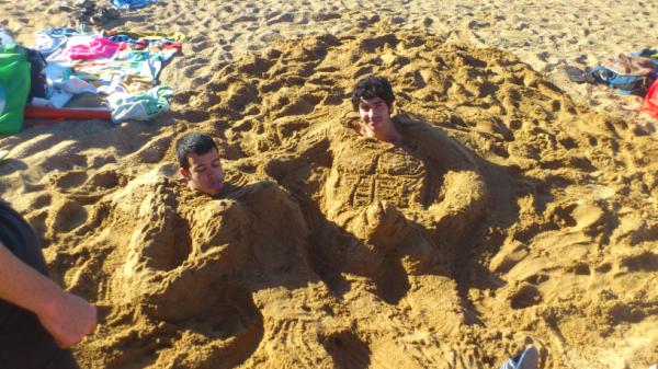 DanielBejega's tweet photo. Gran dia de playa con @pelayoro87 @mariocuetos @hectorcamblor y demas familia!!! http://t.co/svqG1qNi