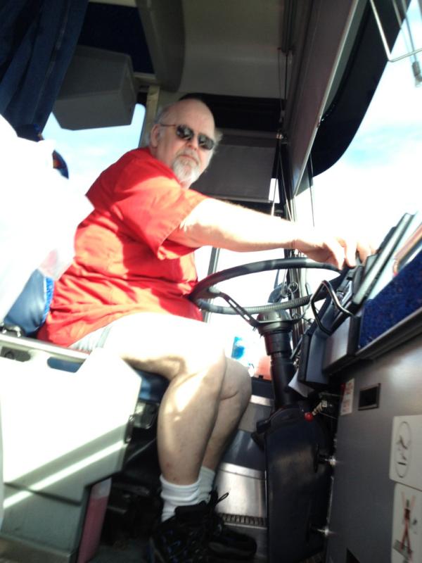 AyeJ15's tweet image. #TweetAPictueYouCantExplain again.... -_- look at this picture and you will die laughing #TheBusDriver