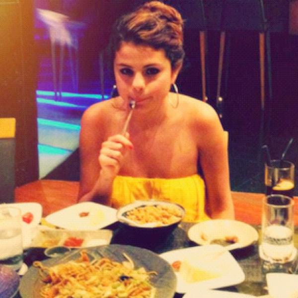 AlexRussoPlace's tweet photo. Luch with Mason! <3 (: http://t.co/GlhLGjdI