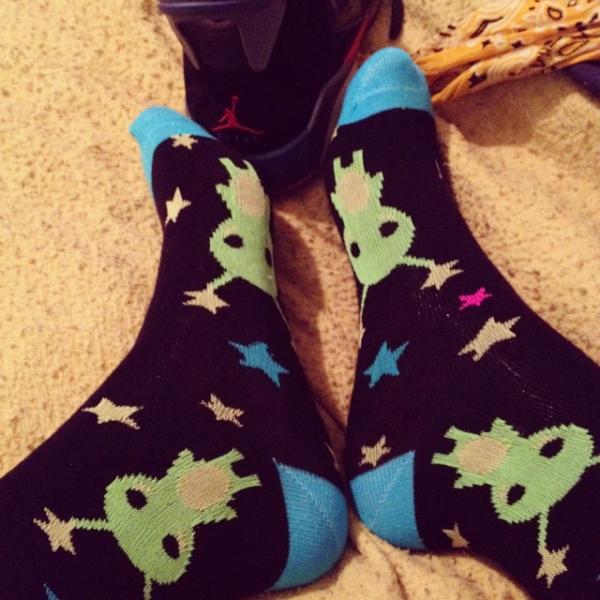 RisqueAquise's tweet image. My socks for the day #AlienFlow👽👽👽👽