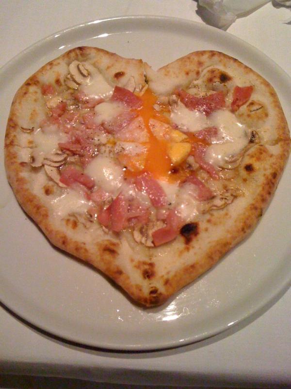 RestaurantChlo's tweet photo. Buon appetito! Tonight heartshape italian pizza! Sooooo goooddd #Restaurantchlo #msuasp http://t.co/gbmZ6wgq