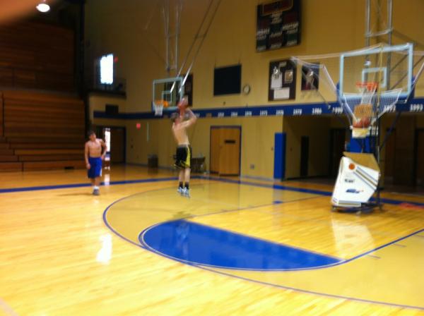 Coach_PhilShabi's tweet image. Shabi and Bailey hard at work on the gun. #desire #NoACNoProblem #bluejaypride @BlueCrewGroup