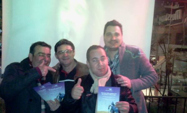 ZeAiltonM's tweet photo. Jantando com os melhores, 
é bom demais!!!!!!! http://t.co/phsHNBrd