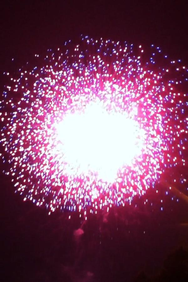 _FagulousCunt_'s tweet photo. Fireworks http://t.co/Q4VvEBCf