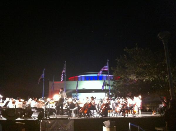 iatamu's tweet photo. A fantabulous symphony by BVSO at #BushFourth #TAMU #July4 http://t.co/oPXxekDS