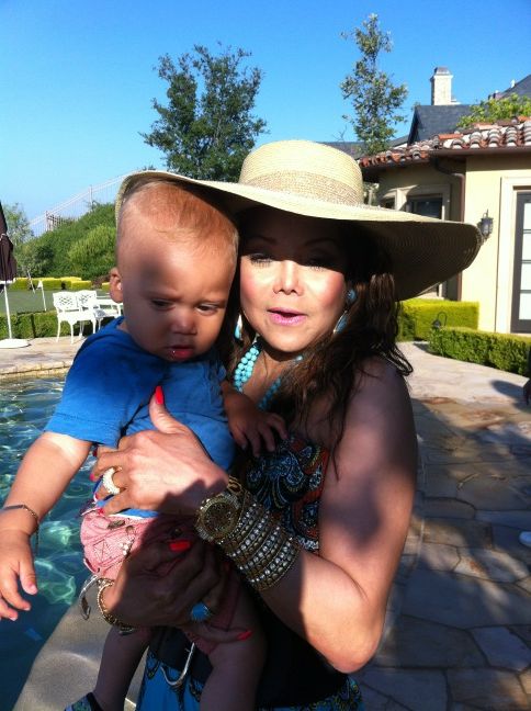 latoyajackson's tweet photo. Having fun with my family! Happy 4th everyone!!! http://t.co/RnScVUKw