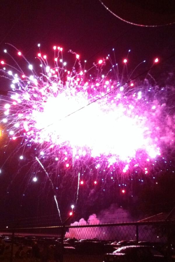 meg_koenigseder's tweet image. There's just something about watching fireworks with the family on the Fourth of July! #memories #stillinthemaking ❤