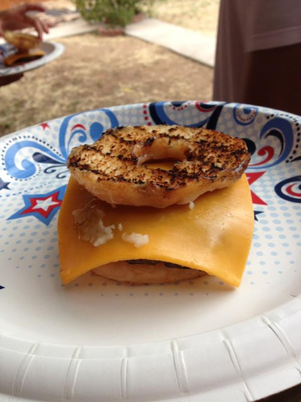 Kay_CeeRx's tweet photo. Me, @Jeremy_Trujillo, @p_truehill &amp; @derek_salazar had the best burgers ever tonight Krispy Kreme burgers http://t.co/1no5OK9v
