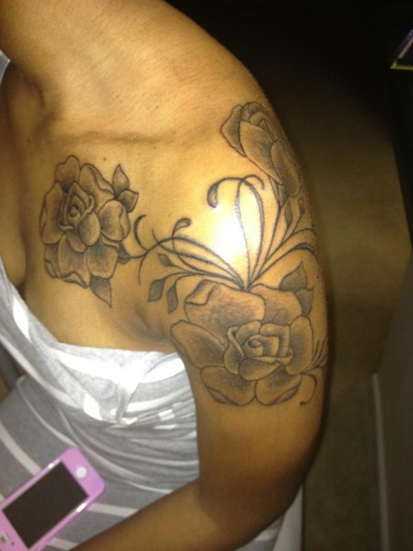 infamous_m3's tweet photo. Matching shoulder piece http://t.co/n2ZYe0ZK