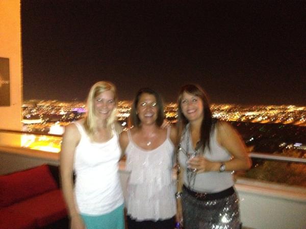 mindyh04's tweet photo. Fireworks in Vegas!!! http://t.co/hAOGU6Zn