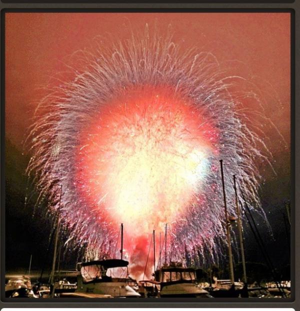 SabrinaLouiseN's tweet image. So some idiot set off all of the fireworks at once in San Diego. 5 secs = $5 million. Here's a picture. #fireworkfail