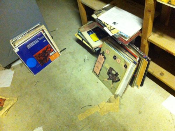 tinytilgate tweet picture