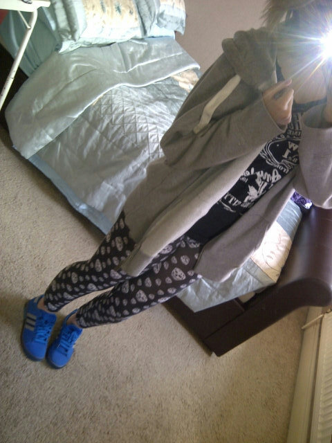 f0r3v3r_nak3d's tweet image. Pinched my little brothers shoes, because blue is cool and my feet are smaller than his #midgit