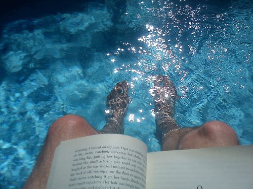 ibukpl's tweet photo. W takich temperaturach zalecamy #czytanie w sposób następujący http://t.co/7pEFK0LL