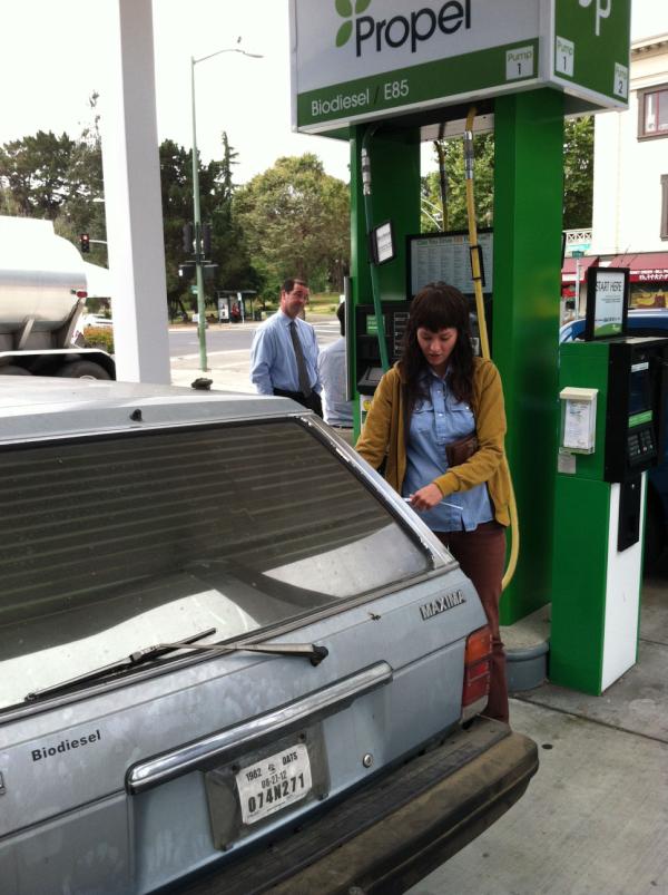 BiofuelsNews's tweet photo. RT via @calstart cool photo: 1982 Datsun Maxima owner Kate Marrow fuels w/ #biodiesel @PropelFuels Oakland http://t.co/BffC0urr