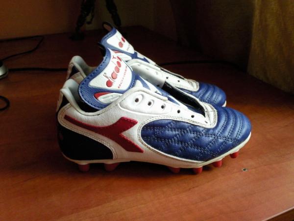 Big_Red1988's tweet photo. @Joey7Barton might not be classics but reminds me of my first boots when football was just football  #oldskoolboots http://t.co/6RwIvLfK