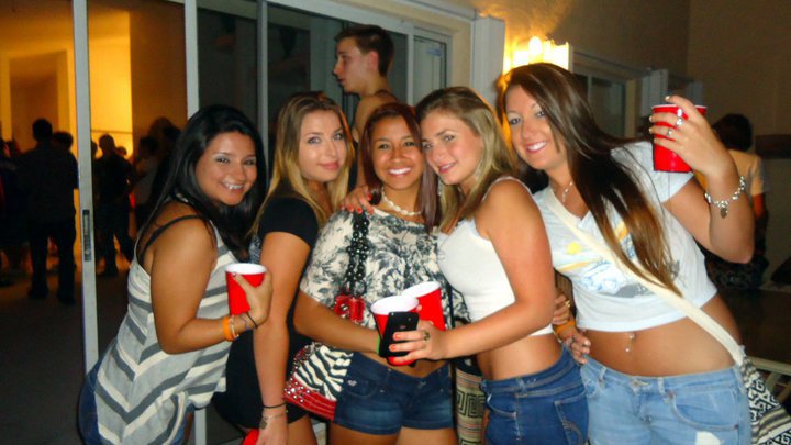 RachelRamirezXo's tweet image. #tbt #springbreak2011 @natissss @Jackiiex3 @jessicavincent8 @tayphilll