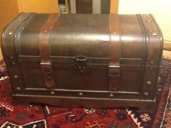 HeroQuest_'s tweet photo. I'm going to commence whit the box of the game. I chose a chest,the typical furniture that you find Ian role game. http://t.co/oI70TQGt