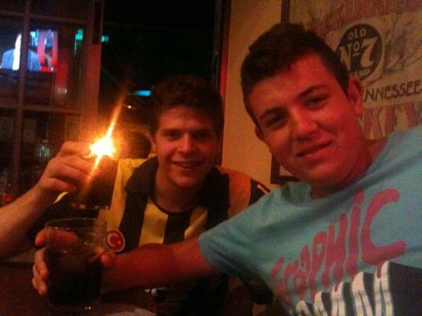 Javi95ar's tweet photo. De cubateo @DavidMedina91 http://t.co/FGurOaTV