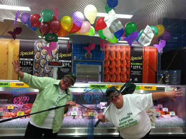 ashcoorils's tweet photo. Seafood madness at Ulladulla #australiasfreshfoodpeople #wooliessuperstar @WoolGary @krisricho http://t.co/of3AguGa