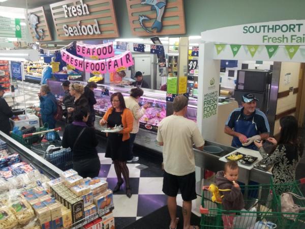 ESavy1's tweet photo. @tjeerdjegen @JLudbrooke @MichaelWiegman Customers loving the interaction at Southport http://t.co/dmE6GKLE