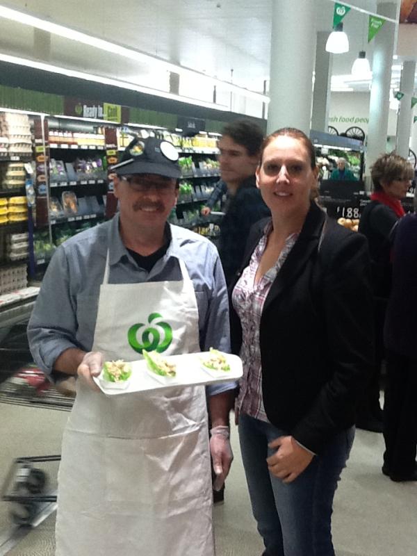 ptemminghoff's tweet photo. @tjeerdjegen The team at Sandy Bay Tasmania having fun at fresh food fair http://t.co/Z3AuTc8P