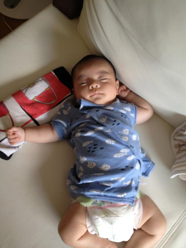 patorapp's tweet photo. 先程までギャーギャー(-｡-;ようやく寝た！ http://t.co/gobk4wvN