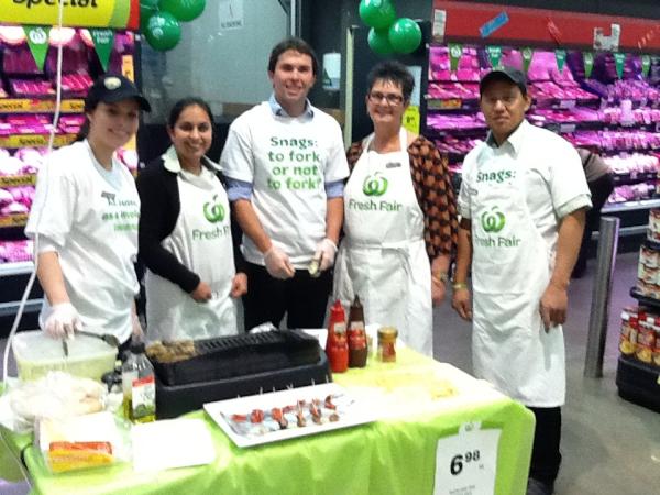 cltwittes's tweet photo. Rouse hill team sampling a new lamb recipe with customers;) http://t.co/Hxyn4piv
