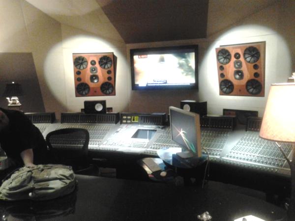 Loukeexdagod's tweet image. Leaving the studio #PATCHWERKRECORDINGSTUDIOS