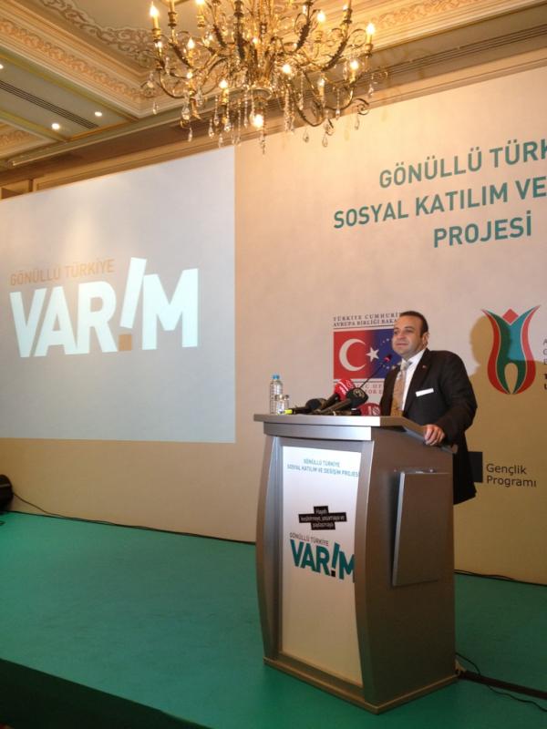 GonulluTurkiye's tweet photo. Sayin Avrupa Birligi Bakanimiz Egemen Bagis toplantimizda Turkiye 2011Avrupa Gonulluk Yili olmasinin Onemini aktariyor http://t.co/jJpvZOVe