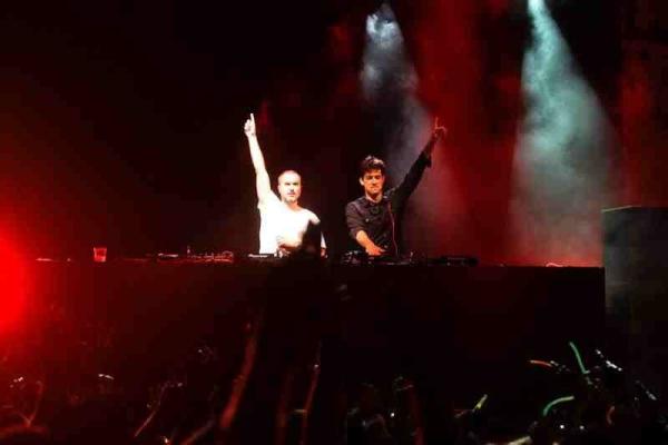 ibizarocks's tweet photo. They're back... @iamMarkRonson &amp; @zanelowe at W.A.R! tonight alongside @RudimentalUk @disclosure_uk #WAR #ibizarocks http://t.co/JFzSDNCY