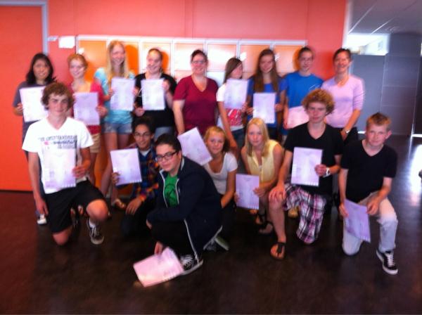 TrinitasGym's tweet photo. Uitreiking A2 certificaat van Goethe Instituut @TrinitasGym http://t.co/IShur9rw