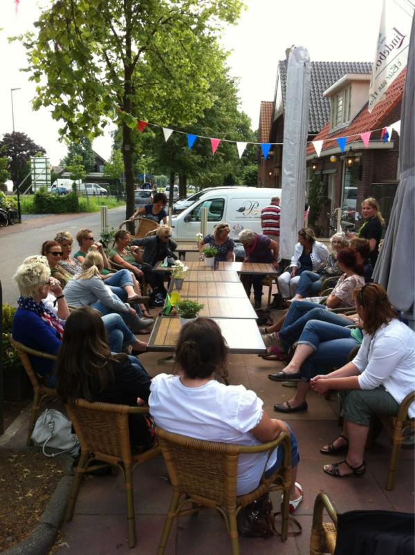 StichtingSPON's tweet photo. Teamuitje DKW: op de solex de alblasserwaard door #gezellig #SPON #eerstkoffienu http://t.co/EiquVb9A