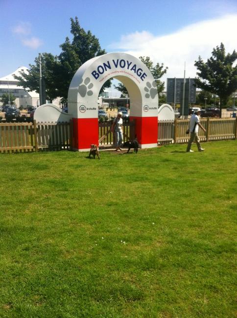 Parallel_Lines_'s tweet image. Bon voyage you rainy brits. Good luck with your summer. At least you may get a scot in the final...