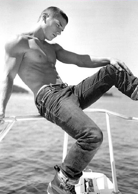 queerboyx's tweet photo. #ChicoDelDía - Viernes 6 de Julio de 2012 #Model #NoNude #GayPic http://t.co/iXysZfdT