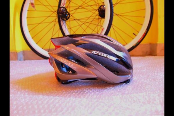 UrbanFixed's tweet image. Zaim with his new Giro helmet.