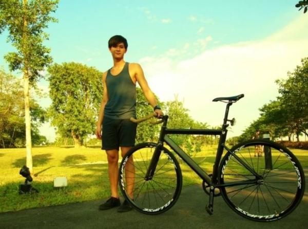 UrbanFixed's tweet image. Ralph with his new OEM 725.