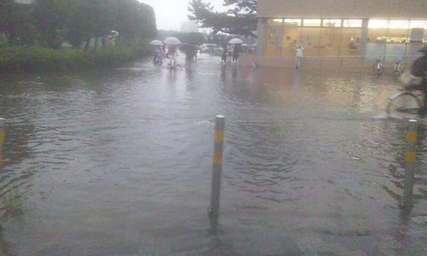 shigerunout's tweet photo. 三重大学洪水…くつおわた… http://t.co/FrvMZRVi