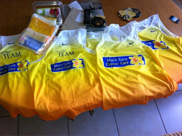 ZachdeBotton's tweet photo. @hampsteadhosp @mariecurieuk Just got our Marie Curie running tops, thanks so much. #teamdaffy http://t.co/nQ8OU9Vw