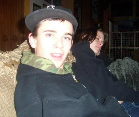_TaylorStewart_'s tweet photo. At a Party with Kristen http://t.co/EsPhO3VE