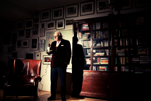 'Er komt een moment dat het heel natuurlijk is dat je 's middags aan de wijn zit.' <a href="/martsmeets/">Mart Smeets</a> in PARK. Nu in de winkel