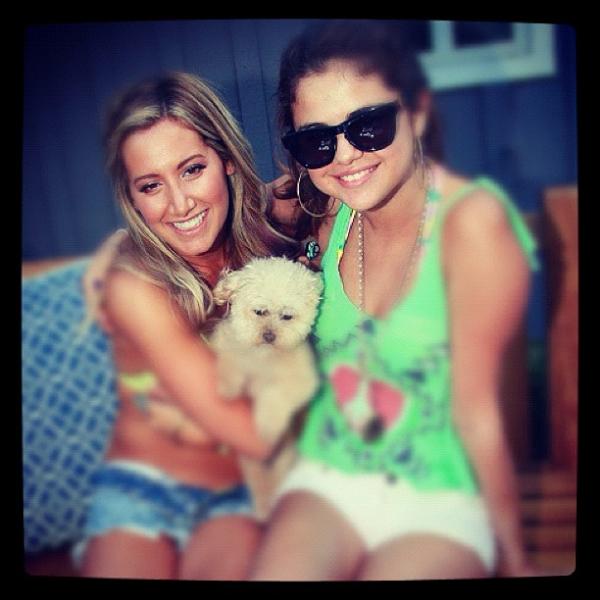 personalselena's tweet photo. Ash &amp;' me on her birthday http://t.co/cqiXMupk