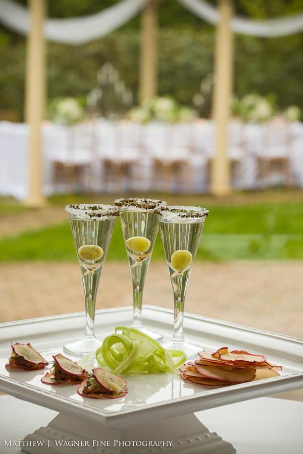 Belle_Terrace's tweet photo. Yummy sparkling wine idea for hot weather outdoor wedding at Belle Terrace - Marina Luri Events.http://bit.ly/KsX6hv http://t.co/6GyPLfS8