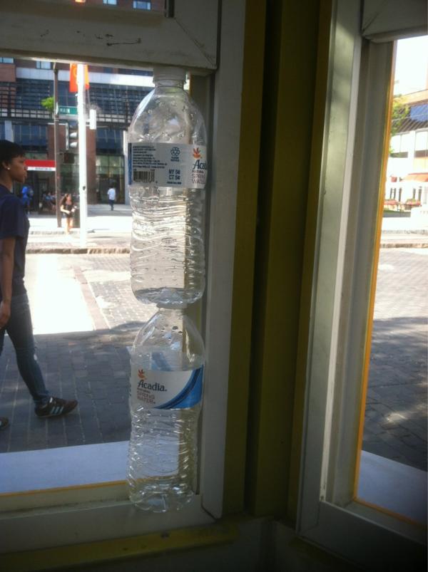 JoQueemthedream's tweet image. @Mugins33 @TheRealMcSteamy lessons on how to keep the broken window at Kendall open. #thingswelearn #ilivehere