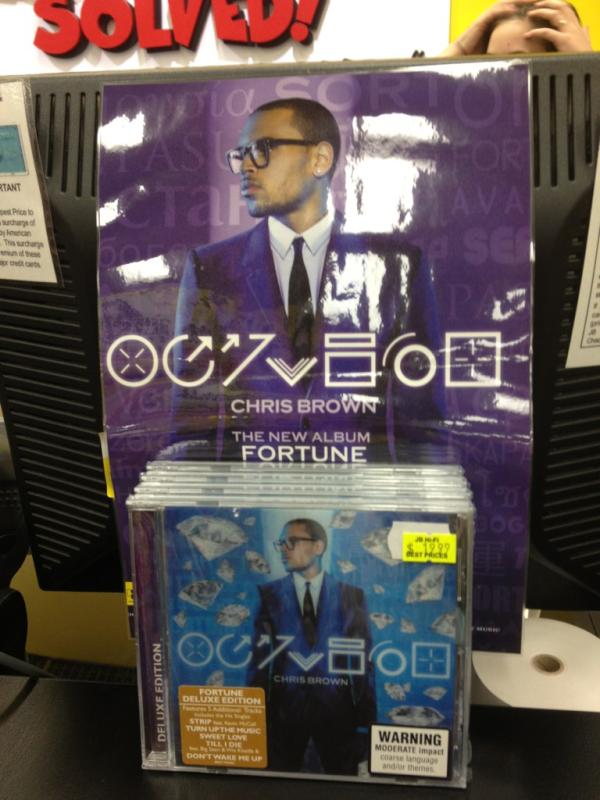 JessW_JBaus's tweet photo. My #breezy display #BUYFORTUNE http://t.co/MwbmajkP