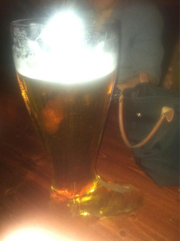 MikeMahoney11's tweet photo. To a good Friday night floor bed. Cheers! #FloorBedAlllDayyyyy @diggz45 @kalianne24 http://t.co/IYpxGHus