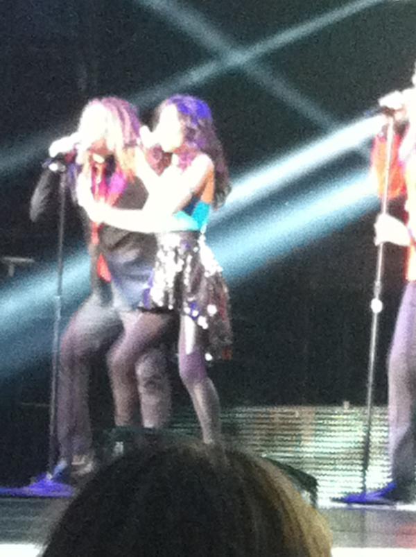 lindsayyywoo tweet picture