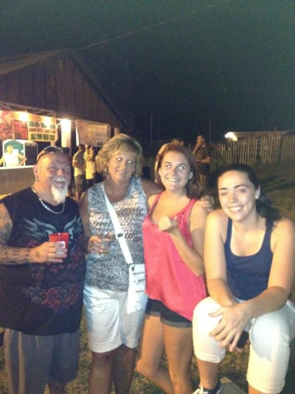 kaitlyntaylorxo's tweet image. My dads gettin drunk with my friends #immissingout @michele_whalen @ginimunro