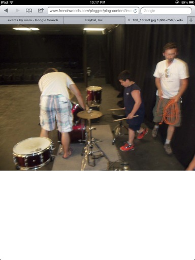 StephieKaster's tweet photo. Oh no drum sticks! http://t.co/zD249GN8
